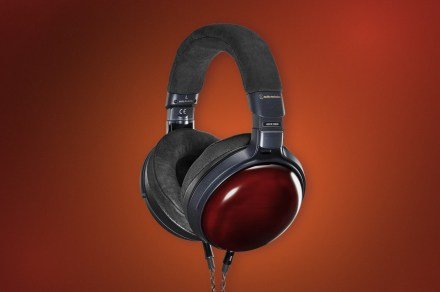 Audio-Technica ATH-AWX7000: Headphone Flagship Kayu Seharga $3,799