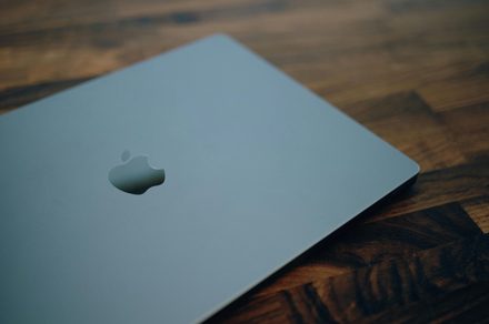 Rahasia Baru MacBook Ultra dari Apple: Layar OLED Khas dalam Dua Ukuran?